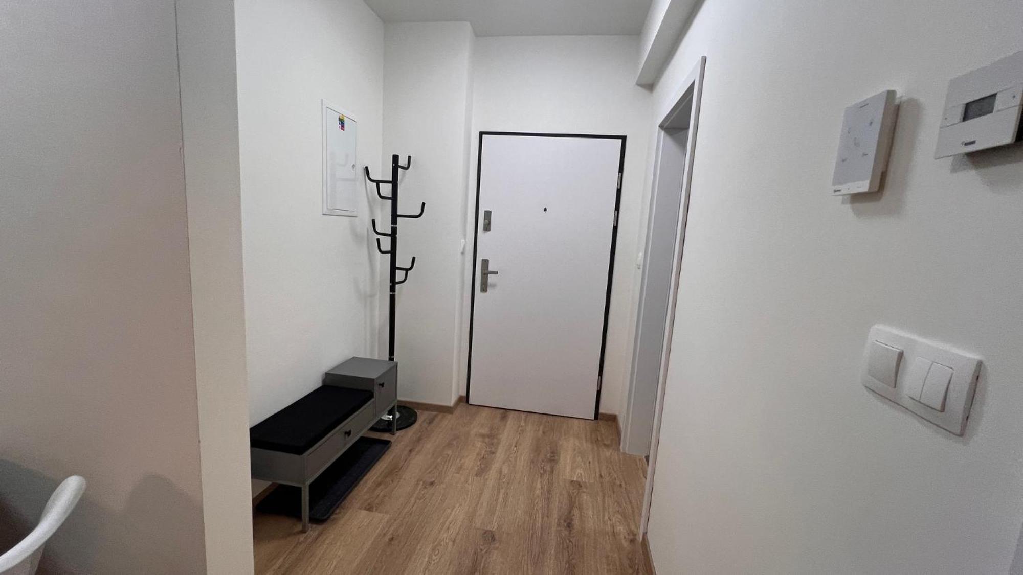 Rovinka Air-Conditioned 2 Room Apartment, Balcony, New Building, 201 מראה חיצוני תמונה