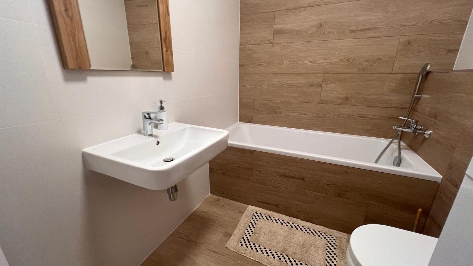 Rovinka Air-Conditioned 2 Room Apartment, Balcony, New Building, 201 מראה חיצוני תמונה