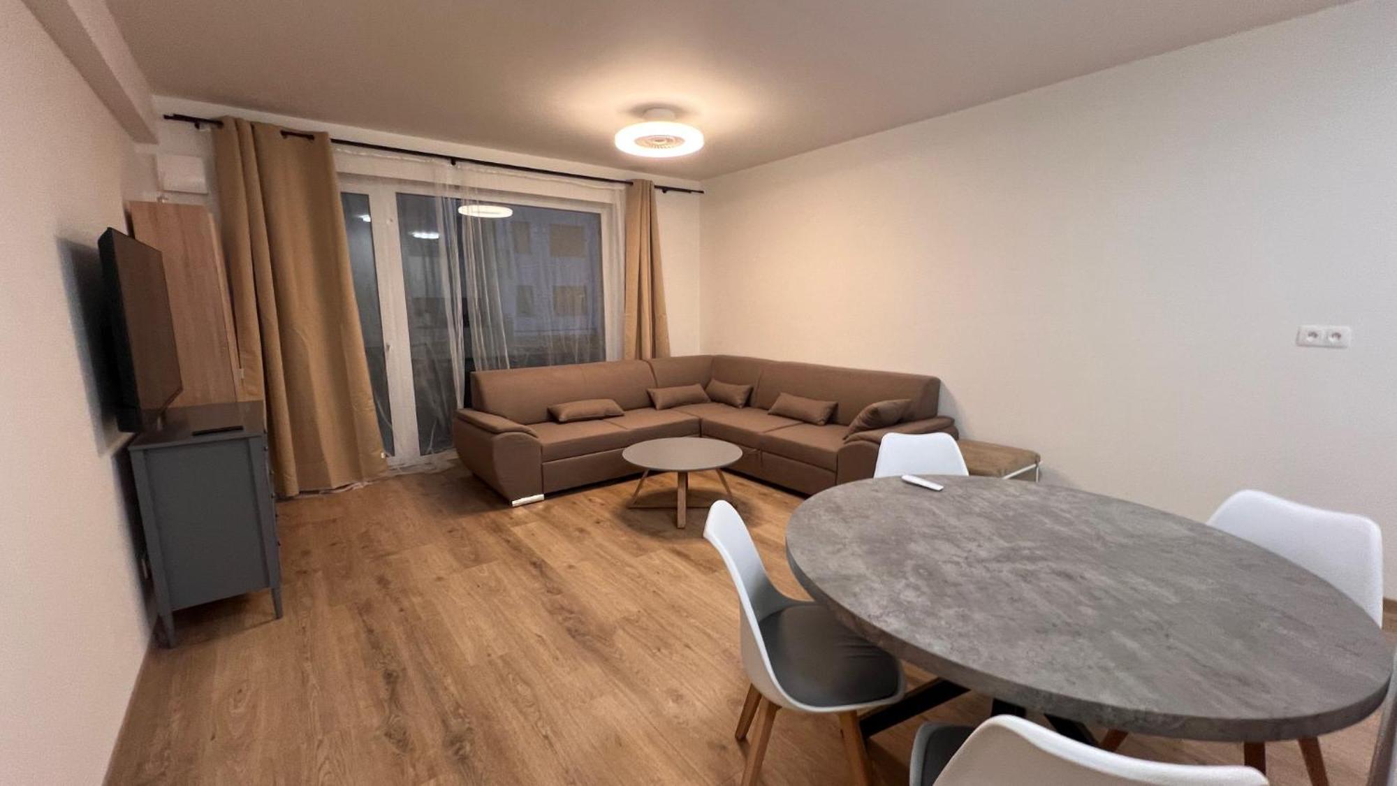 Rovinka Air-Conditioned 2 Room Apartment, Balcony, New Building, 201 מראה חיצוני תמונה